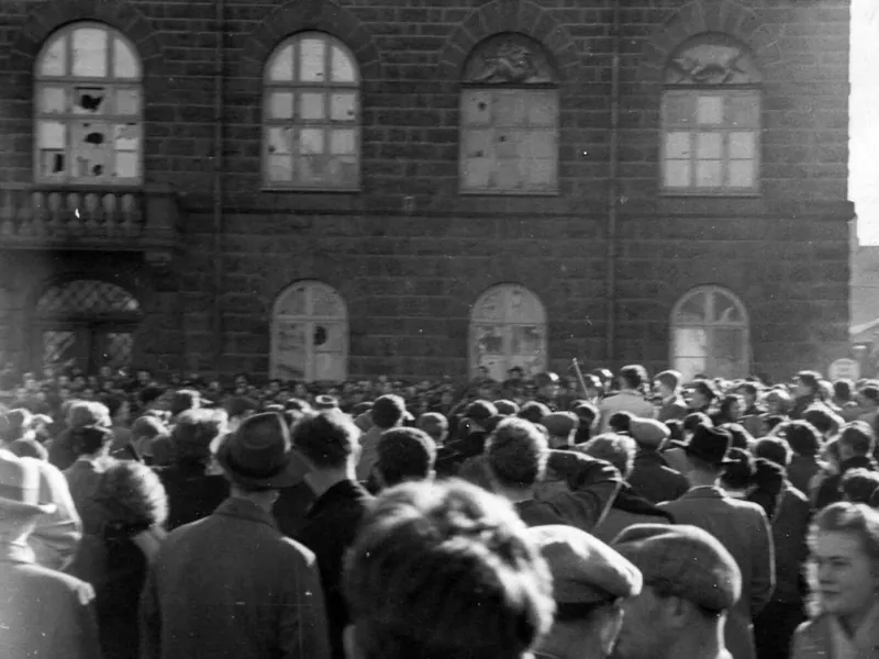 Tear Gas on Austurvöllur