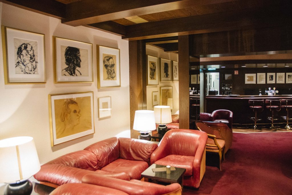 Hotel Holt Bar